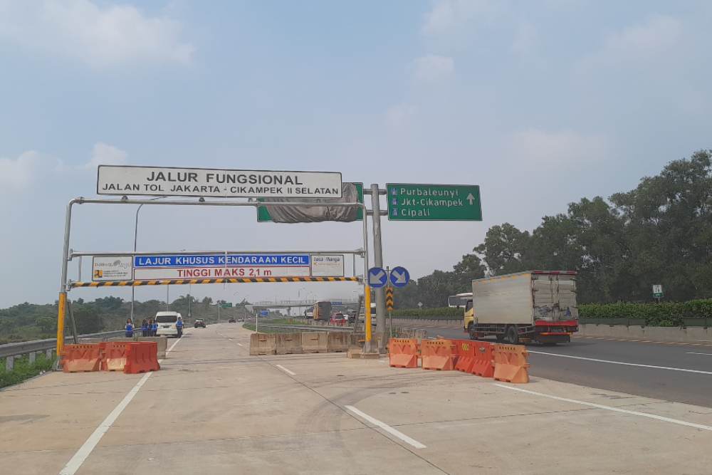  Lajur Contraflow Tol Japek Ditutup Imbas Kecelakaan, Kemacetan Mengular di Km 58