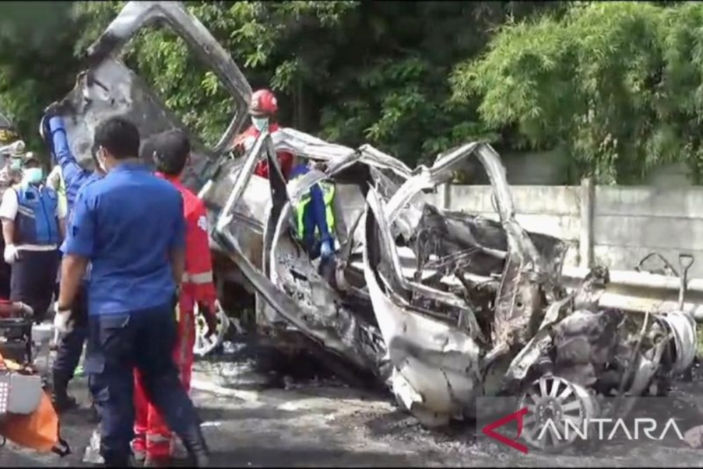  Polri Identifikasi 13 Kantong Mayat yang Terbakar Akibat Kecelakaan Tol Japek KM 58