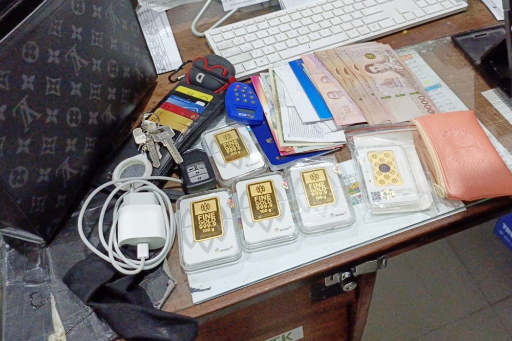  Petugas Keamanan Stasiun Semarang Tawang Kembalikan Tas Berisi Emas dan Uang Asing Senilai Rp510 Juta
