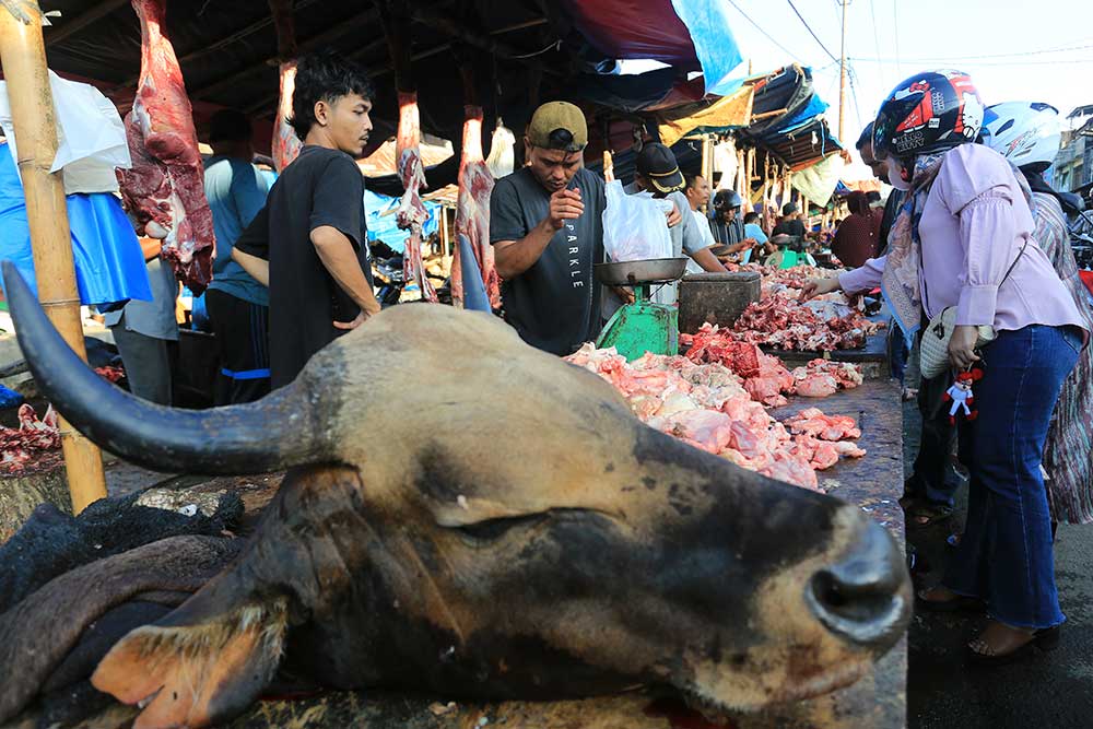  Warga di Aceh Berbelanja Daging Untuk Tradisi Perayaan Meugang