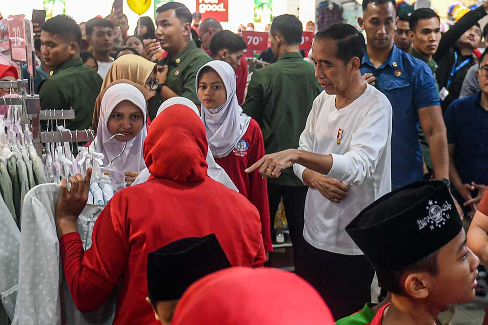  Sambut Lebaran, Presiden Joko Widodo Ajak Anak Yatim Piatu Berbelanja di Atrium Senen
