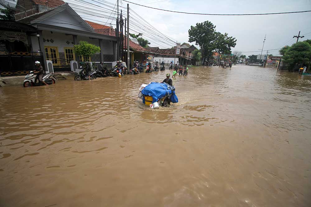  Jalan Raya Pantura Kraton di Pasuruan Terendam Banjir