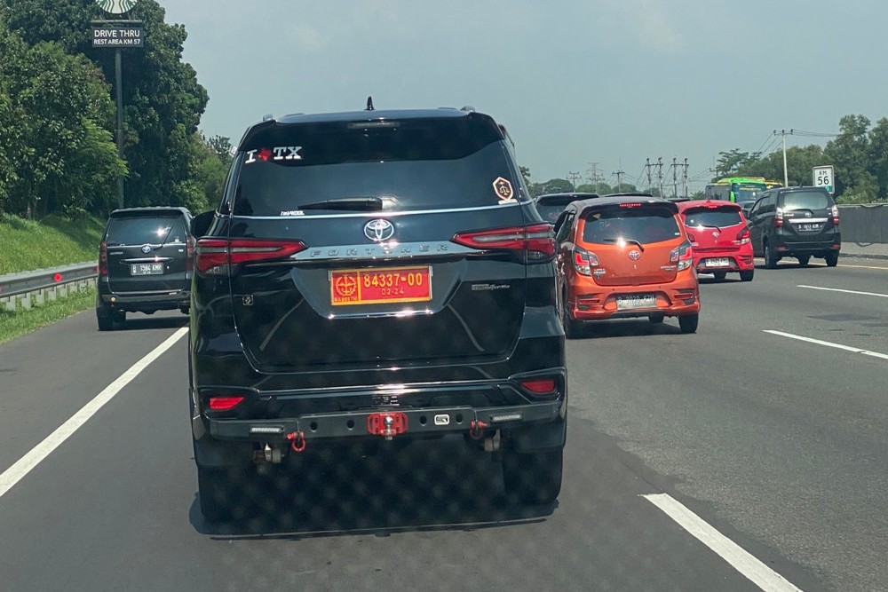  Viral Pengemudi Fortuner Pelat TNI Cekcok dengan Warga, Identitas Pemilik Mobil Terungkap