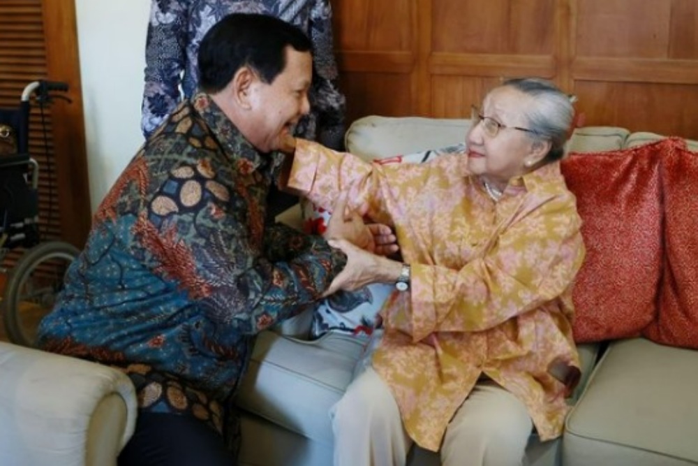  Prabowo Bagikan Momen Bareng Sang Tante Soekartini yang Berusia 105 Tahun