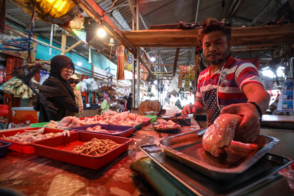  Harga Pangan H+3 Lebaran: Bawang Merah & Daging Ayam Tembus Rp40.000 per Kg