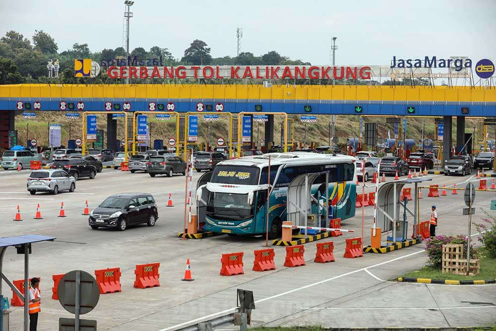  One Way GT Kalikangkung Berlaku Malam Ini (13/4), Mobil Dilarang Pindah Jalur