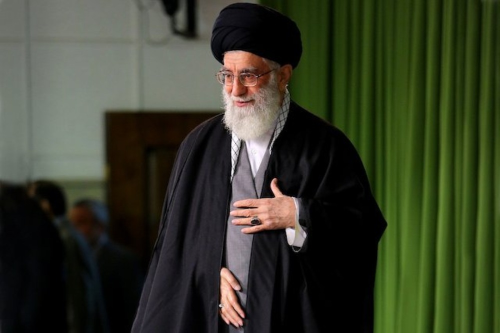  Jalan Pedang Ayatollah Khamenei, Pemimpin Besar Iran yang Dituding 'New Hitler'