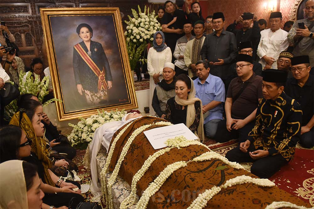  Presiden Joko Widodo Melayat Almarhumah Mooryati Soedibyo