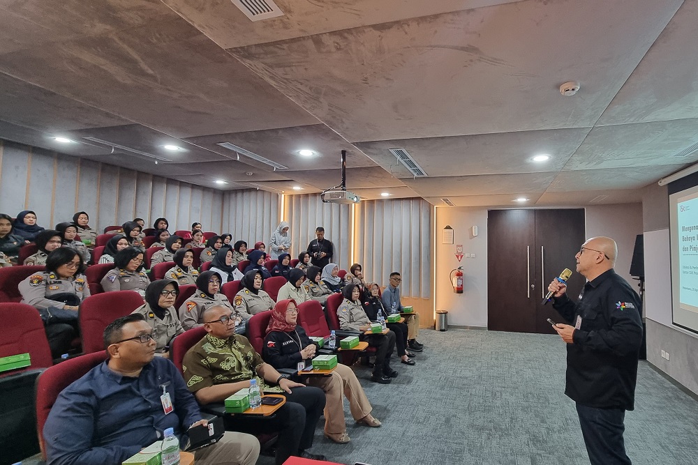  OJK Riau Tingkatkan Literasi Keuangan untuk Polwan di Polda Riau