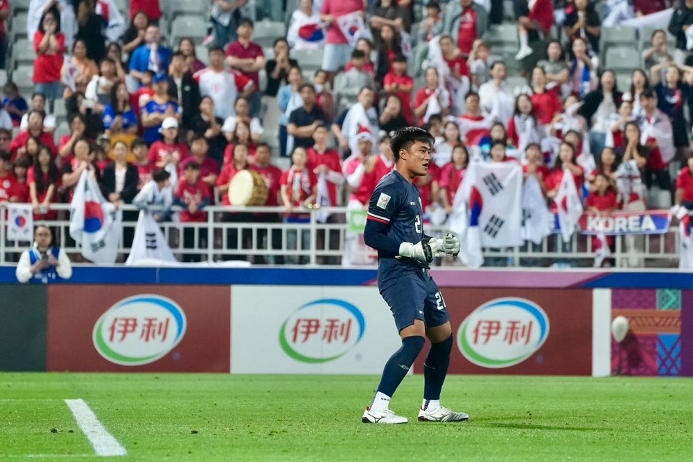 Kiper Timnas U-23 Indonesia Ernando Ari usai menggagalkan eksekusi penalti Korea Selatan di perempat final Piala Asia U-23 2024 / PSSI.