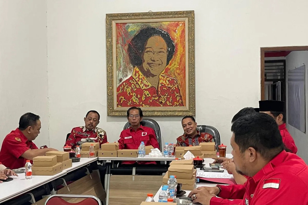  Eri Cahyadi dan Armuji Daftar ke PDIP untuk Pilkada Surabaya 2024