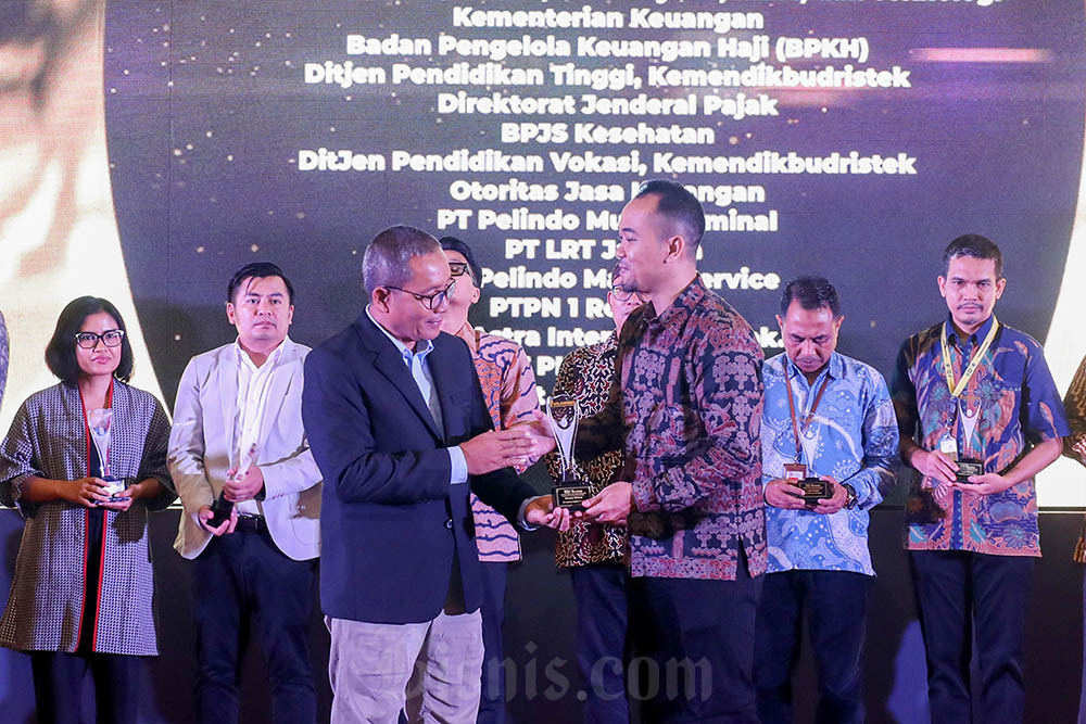  Pelindo Terima Penghargaan SPS Awards 2024