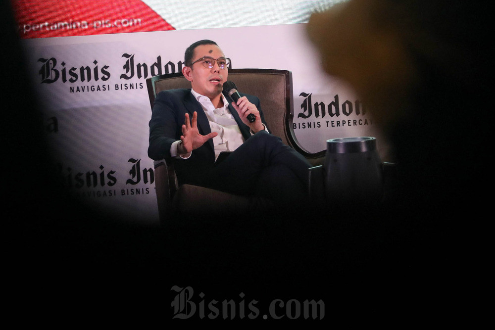 Direktur Utama PT Pertamina International Shipping Yoki Firnandi (kiri) bersama dengan Direktur Jenderal Perhubungan Laut Kementerian Perhubungan Antoni Arif saat diskusi sesi pertama Bisnis Indonesia Shipping & Logistics Forum 2024 di Jakarta, Selasa (30/4/2024). Bisnis/Eusebio Chrysnamurti