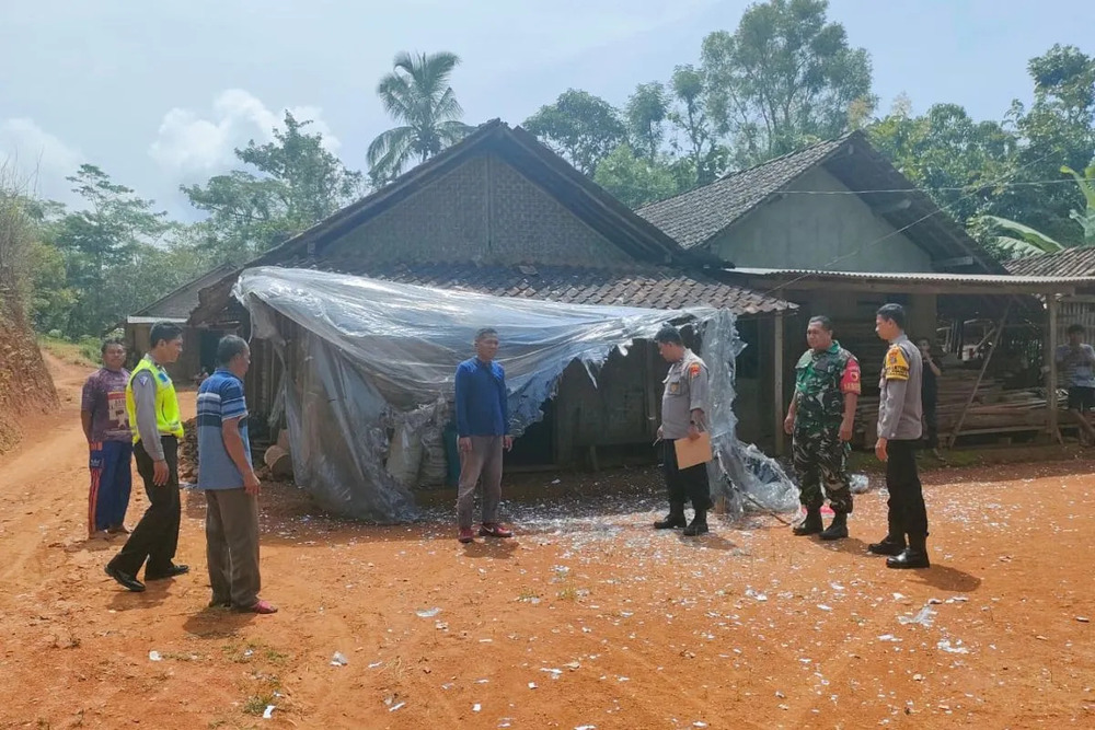  Balon Udara Jatuh dan Meledak di Teras Rumah, Empat Orang Jadi Korban