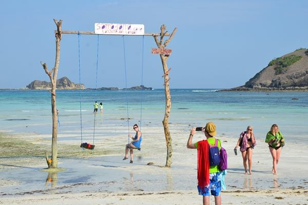  Foreign Tourist Arrivals in Indonesia Show Signs of Recovery Post Pandemic