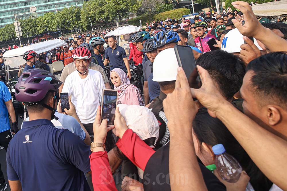  Presiden Joko Widodo Berolahraga Saat HBKB