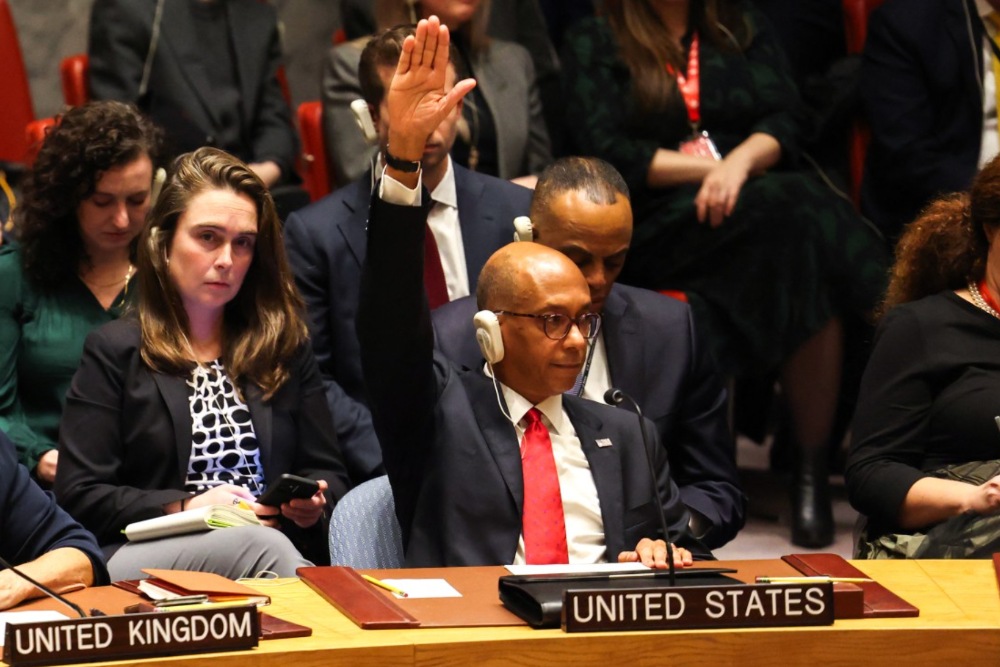 Gencatan Senjata di Gaza Palestina Muskil Terwujud, Ini Penyebabnya. Utusan AS untuk Urusan Politik Khusus di PBB Robert A. Wood mengangkat tangannya untuk memveto seruan gencatan senjata di Gaza dalam pertemuan Dewan Keamanan PBB./ Times of Israel