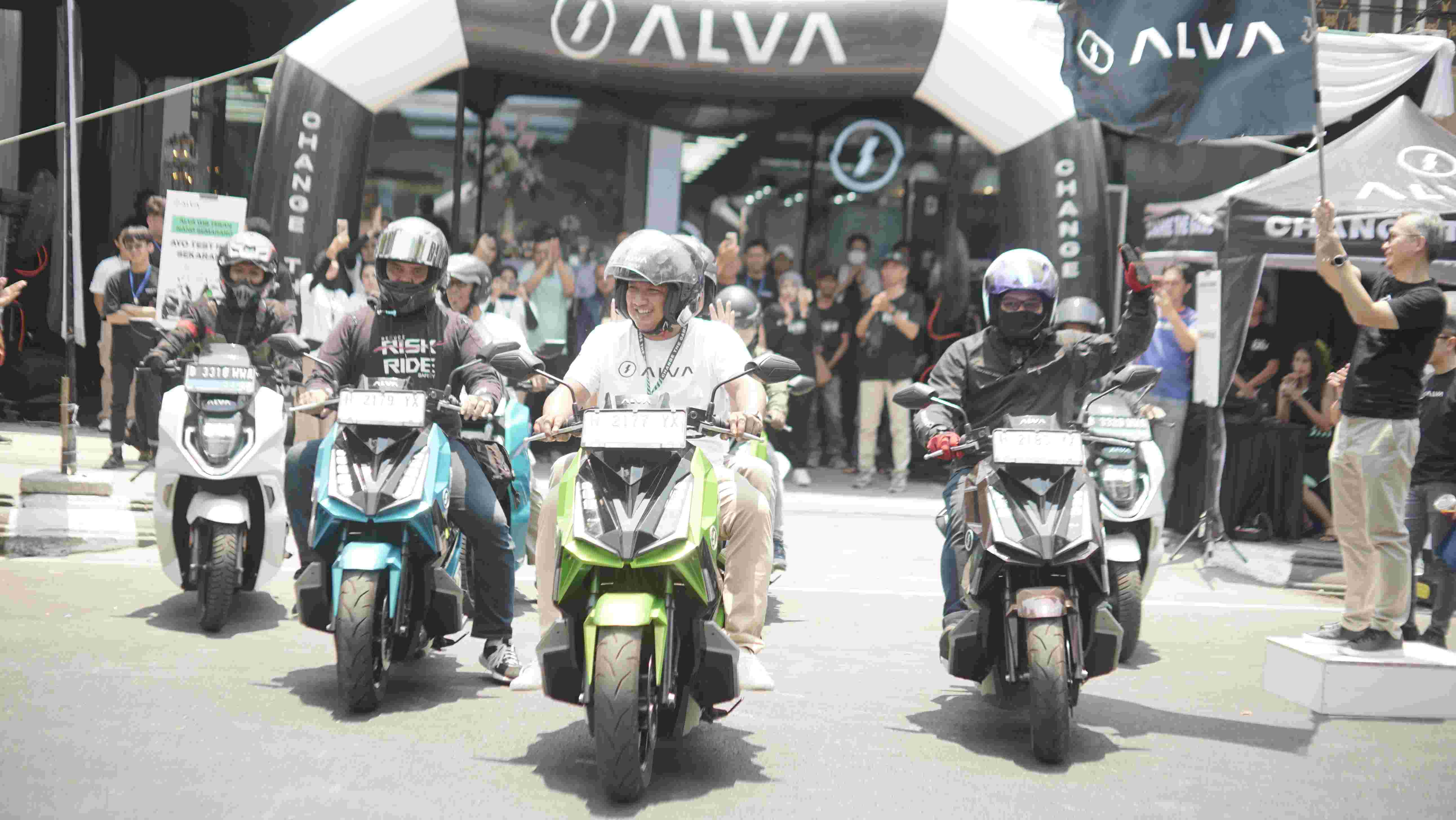  Manuver Sepeda Motor Alva Setrum ASN di Pulau Dewata