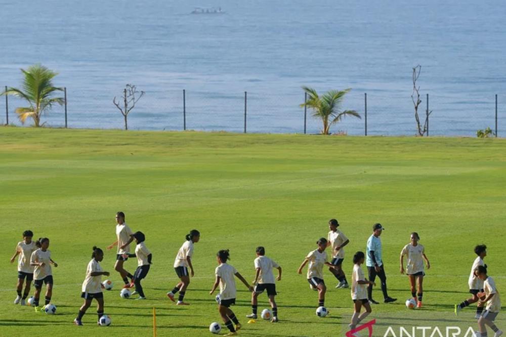 Timnas putri Indonesia U17 akan bertanding melawan Filipina di pertandingan pertama Piala Asia U17, Senin (6/5/2024)./Antara