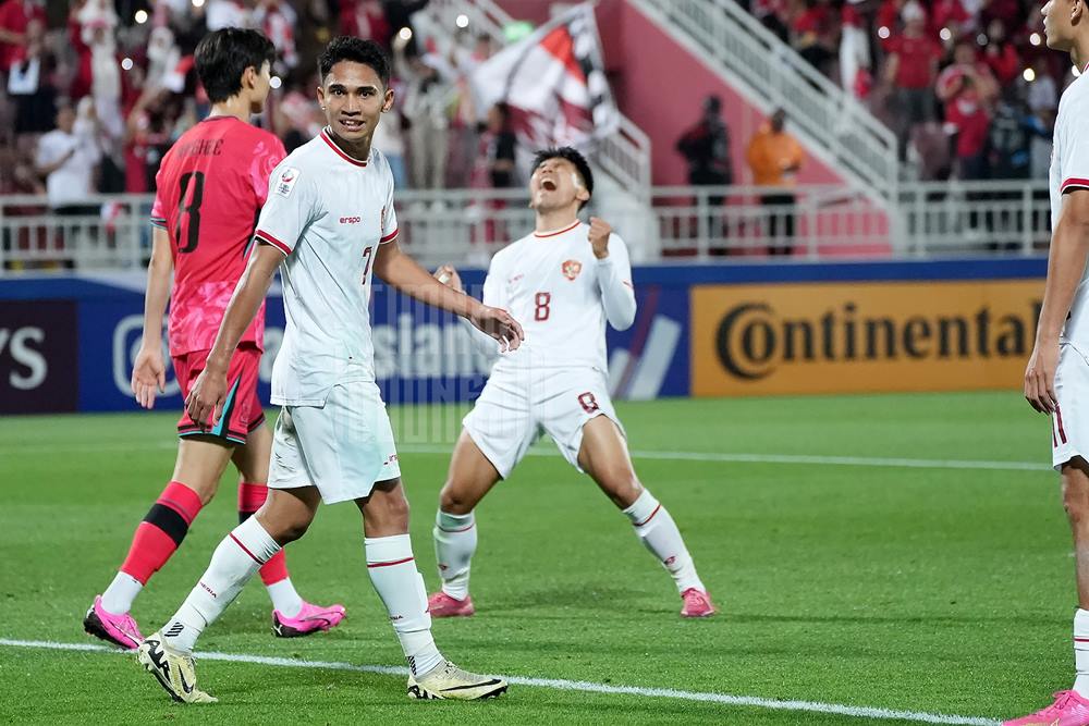 Pemain timnas Indonesia U23, Witan Sulaeman dan Marselino Ferdinan. Timnas Indonesia U23 harus mengakui keunggulan Guinea, Kamis (9/5/2024). Ini Bukti Guinea Menang Atas Indonesia Berkat Penalti Gaib dari Wasit Letexier./ PSSI