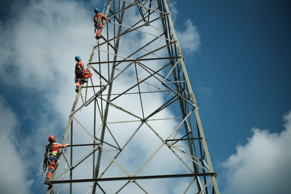  PLN Operasikan Transmisi Baru SUTET Muara Enim-Gumawang, TKDN 90%