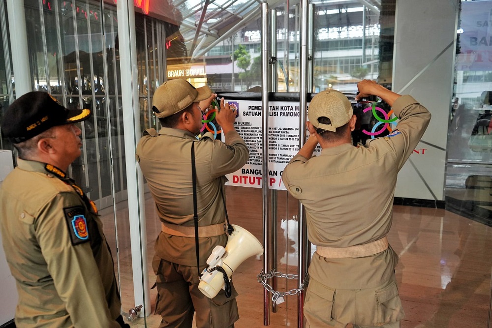 Menunggak Pajak Hingga Tak Bayar Retribusi, Mal Centre Point Disegel Pemko Medan