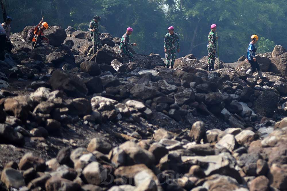  Pencarian Korban Banjir Lahar Dingin Gunung Marapi