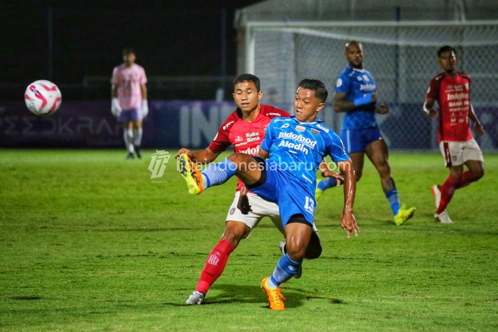 Pertandingan Persib Bandung vs Bali United dalam leg kedua semifinal Championship Series, Sabtu (18/5/2024). Hasil Persib vs Bali United, 18 Mei: Skor Masih Sama Kuat (Menit 15)/ Liga Indonesia