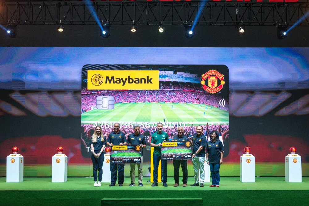  Maybank Indonesia (BNII) Rilis Kartu Kredit Manchester United, Incar 54 Juta Nasabah