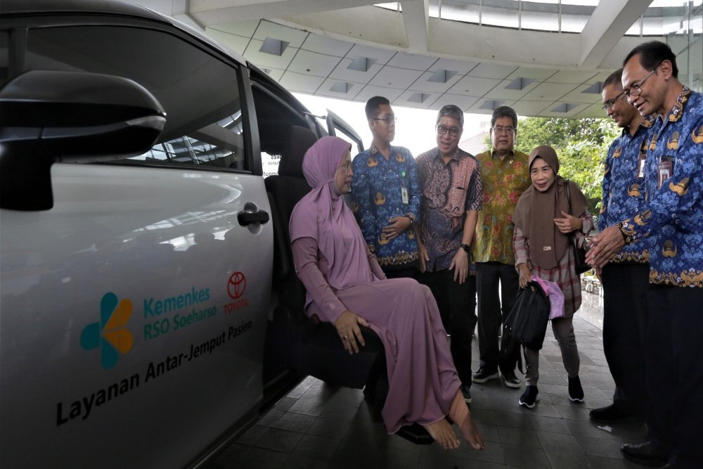  Toyota Indonesia Serahkan Sienta Welcab untuk RS Ortopedi Soeharso Surakarta