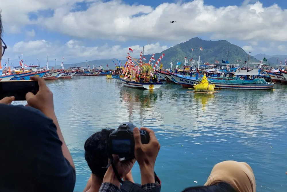  Ritual Adat Labuh Laut Sembonyo di Prigi Trenggalek Meriah