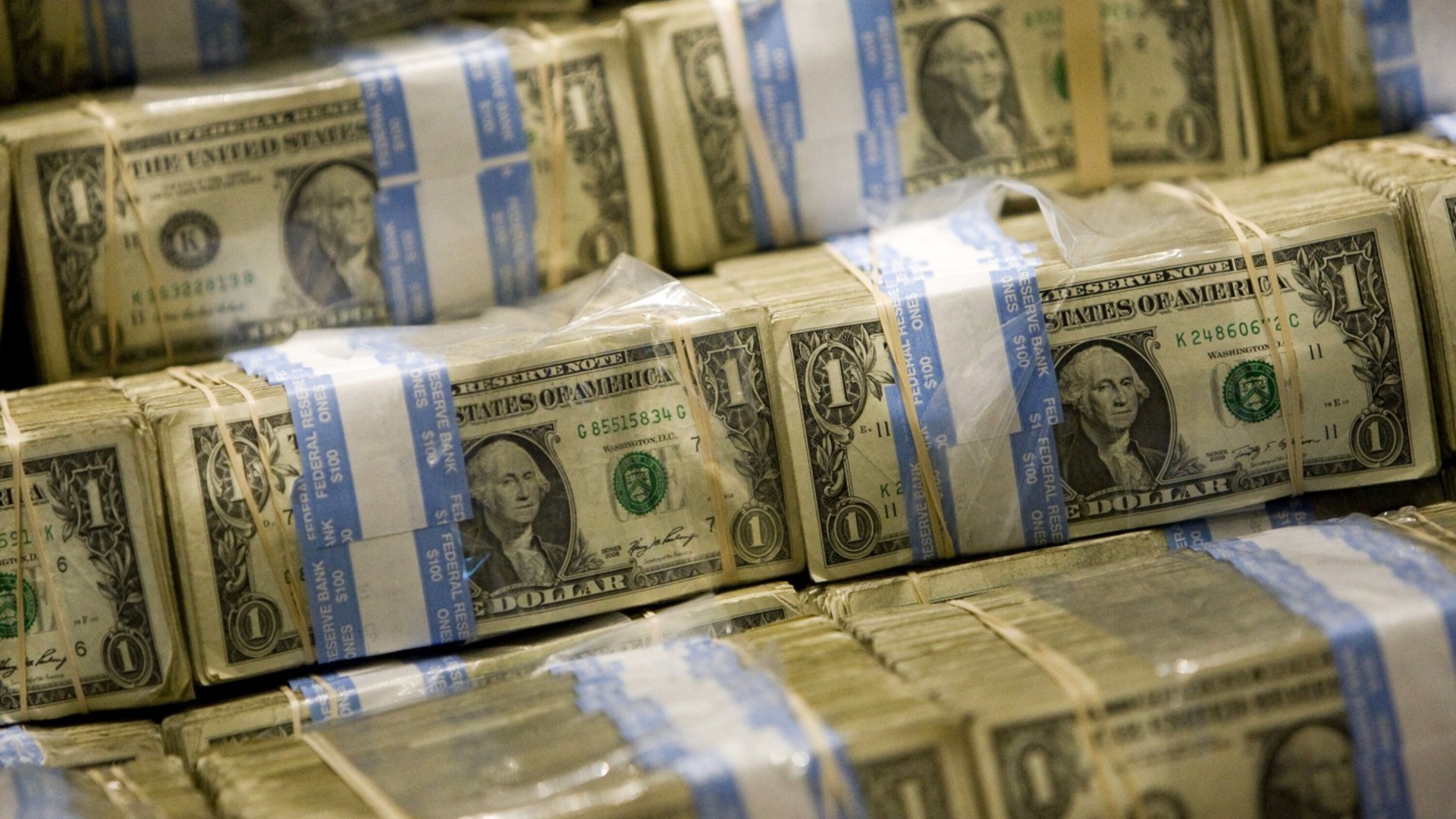 Tumpukan uang dolar AS di New York, Amerika Serikat. - Bloomberg/Scott Eells