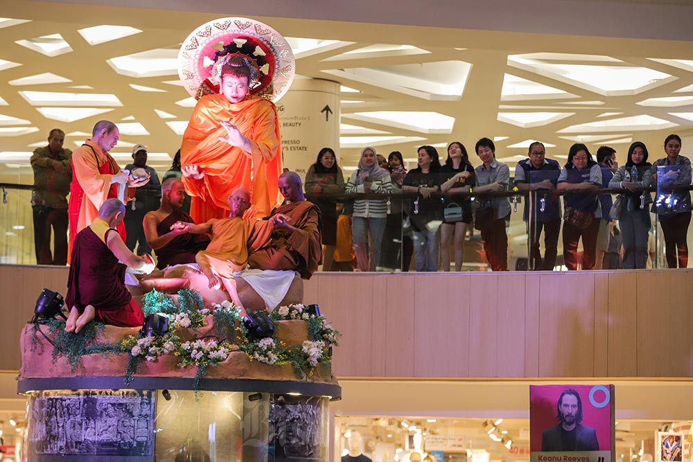  Rupang Buddha Bergerak Terbesar di Dalam Gedung