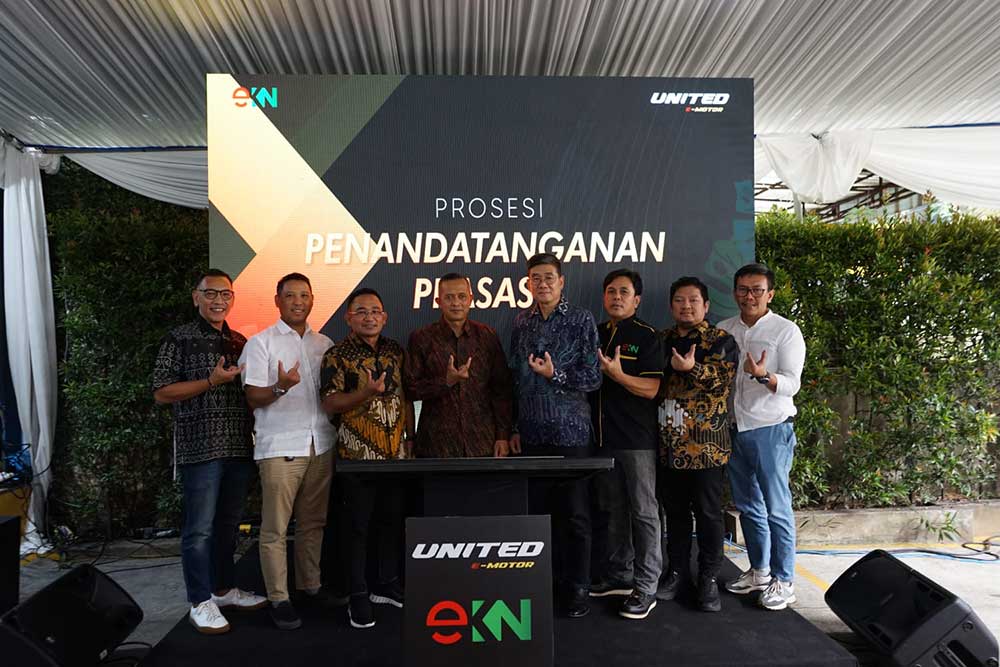  United E-Motor Resmikan Store di Bandung, Revolusi Hijau Atasi Panas Ekstrim