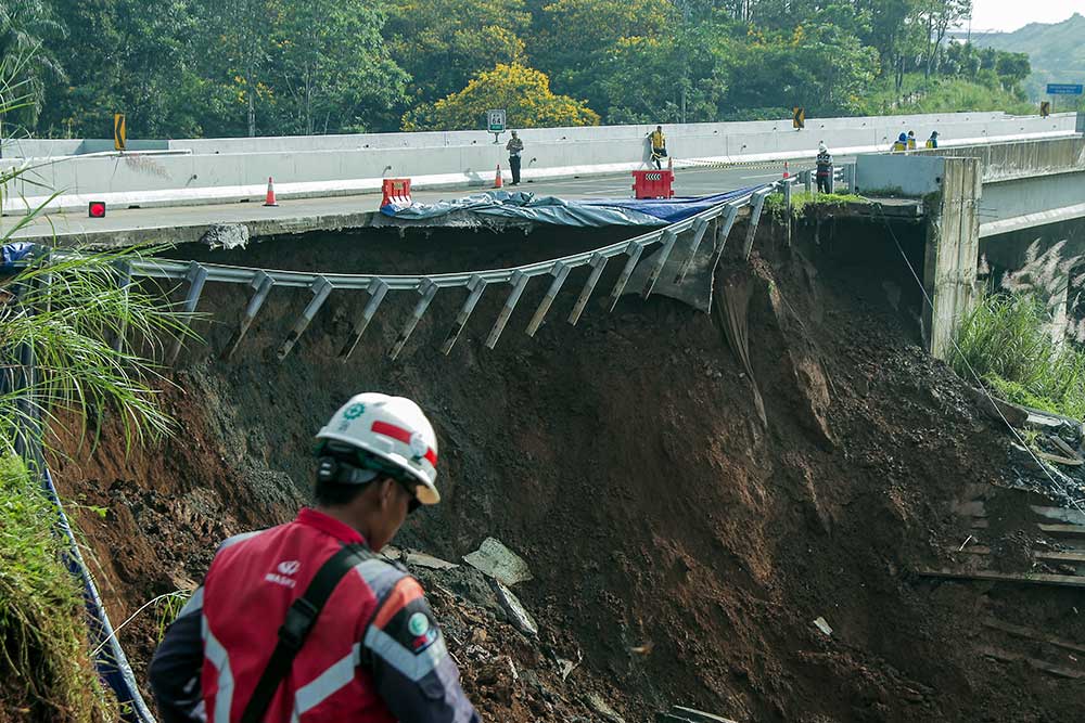  PUPR Kebut Perbaikan Tol Bocimi yang Longsor, Kapan Rampung?