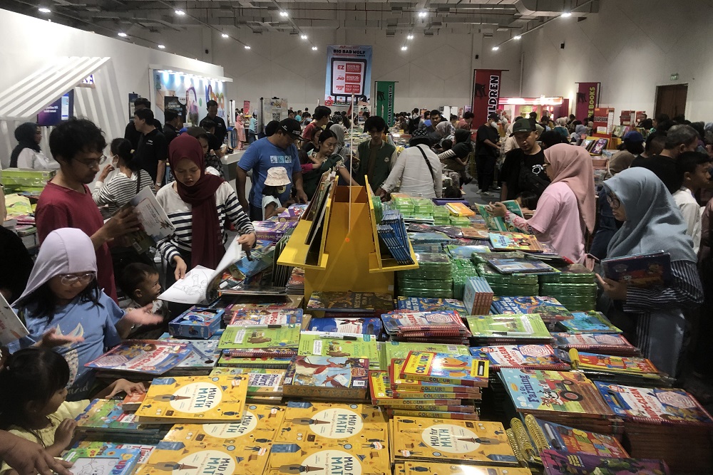  Pengunjung Big Bad Wolf Books di Bandung Membeludak, Mayoritas Berburu Buku Anak