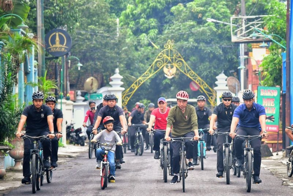  Momen Jokowi Habiskan Akhir Pekan Bersama Cucu di Yogyakarta