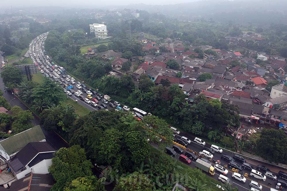  Kepadatan Kendaraan Jalur Wisata Puncak Bogor Saat Libur Panjang