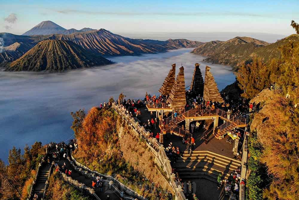  Gunung Bromo Diserbu Wisatawan