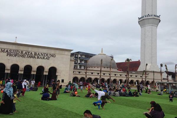  Pemkot Bandung akan Tertibkan Kawasan Alun-alun untuk Kenyamanan Publik
