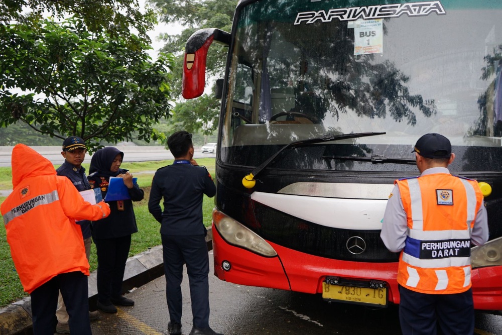  Kemenhub Periksa 984 Bus Pariwisata Selama Libur Waisak 2024