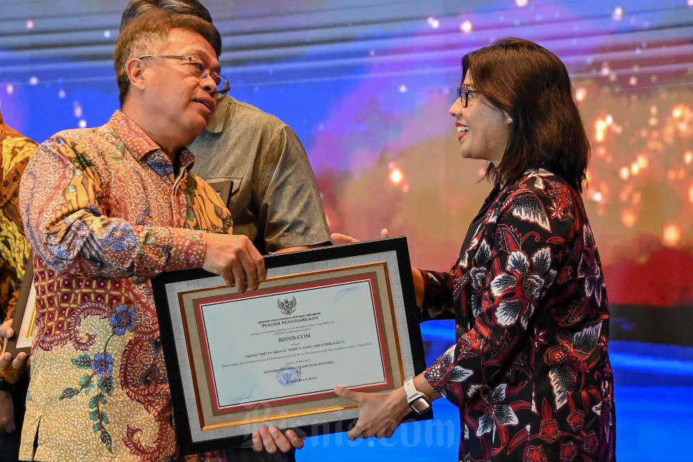  Bisnis Indonesia Mendapat Penghargaan Vritta Aksata Dari Kementerian Perhubungan