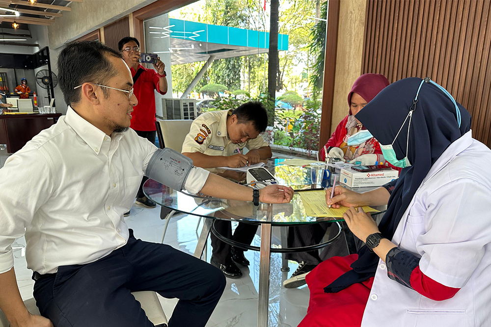  Bersama Pemprov Sulawesi Selatan, Pegawai PLN Donorkan Darah