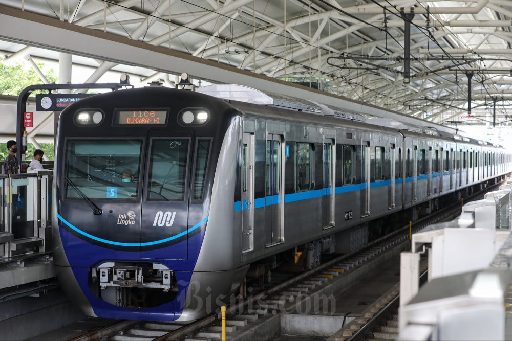  MRT Jakarta Tertimpa Crane, Penumpang Lihat Percikan Listrik