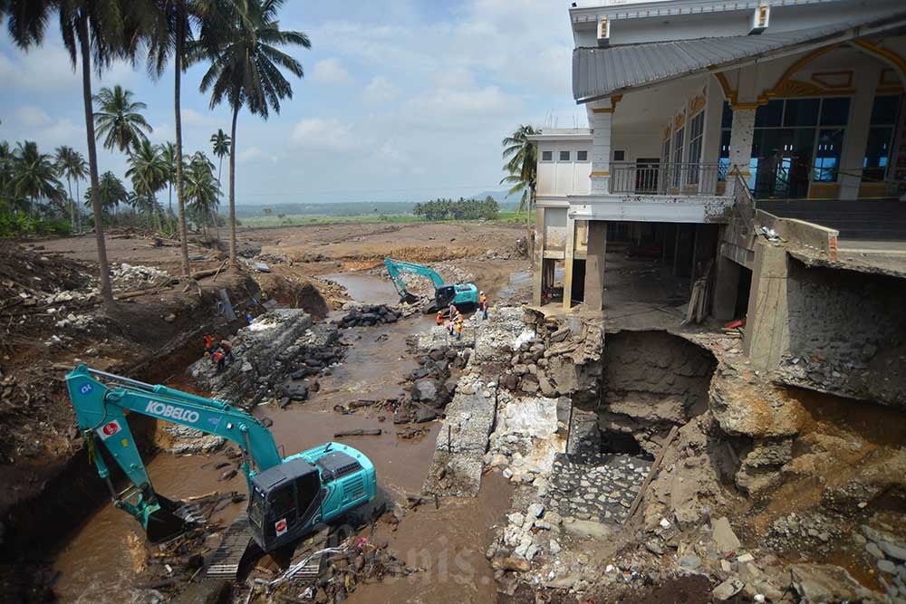  Normalisasi Sungai Pascabanjir Bandang