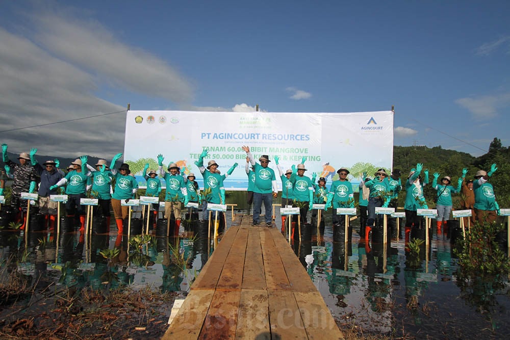  Peringati Hari Lingkungan Hidup Sedunia PTAR Tanam Bibit Mangrove