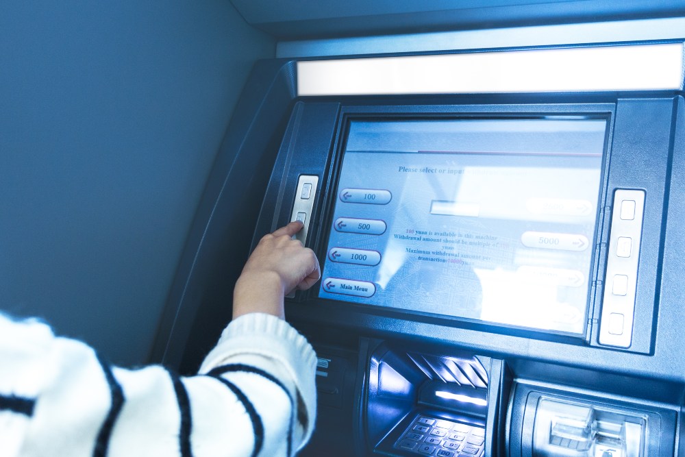  3 Biang Kerok Mesin ATM Fisik Terus Berguguran di RI, Susut Ribuan Unit sejak Awal 2024