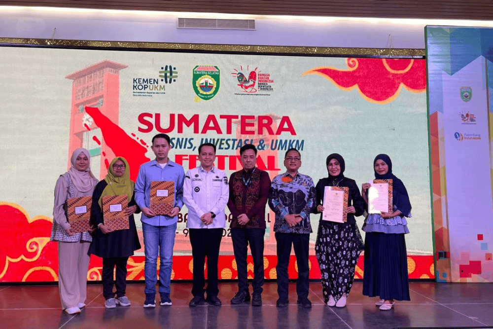 Pejabat Gubernur Sumatra Selatan Agus Fatoni resmi membuka acara Sumatra Bisnis, Investasi, dan UMKM Festival 2024 yang berlangsung di Atrium Palembang Indah Mall Kota Palembang, pada Rabu (5/6/2024)./Rajidika