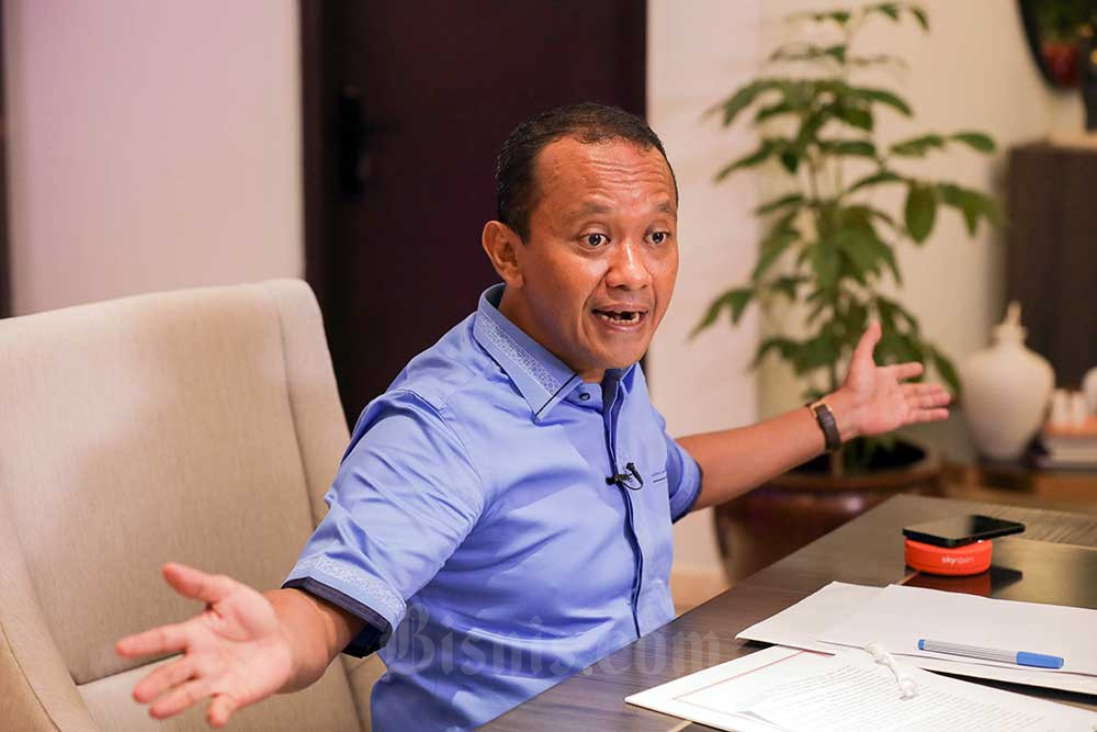 Menteri Investasi/Kepala Badan Koordinasi Penanaman Modal (BKPM) Bahlil Lahadalia saat wawancara dengan Bisnis Indonesia di Jakarta, Selasa (25/10/2022). Bisnis/Himawan L Nugraha