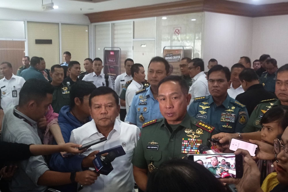Wakil Menteri Pertahanan (Wamenhan) RI Muhammad Herindra (dari kiri) dan Panglima TNI Agus Subiyanto di Komisi I DPR RI, pada Kamis (6/6/2024)./Bisnis-Erta Darwati.